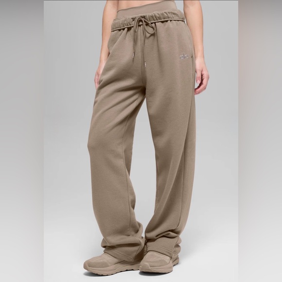 ALO Yoga Accolade Straight Leg Sweatpant in “Gravel” - Picture 2 of 11